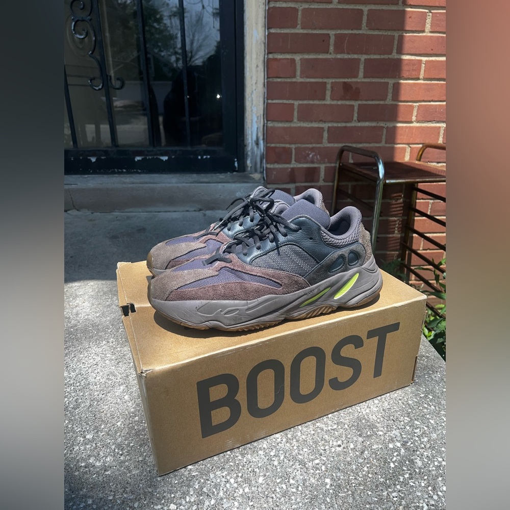 2018 Yeezy Boost 700 “Mauve”